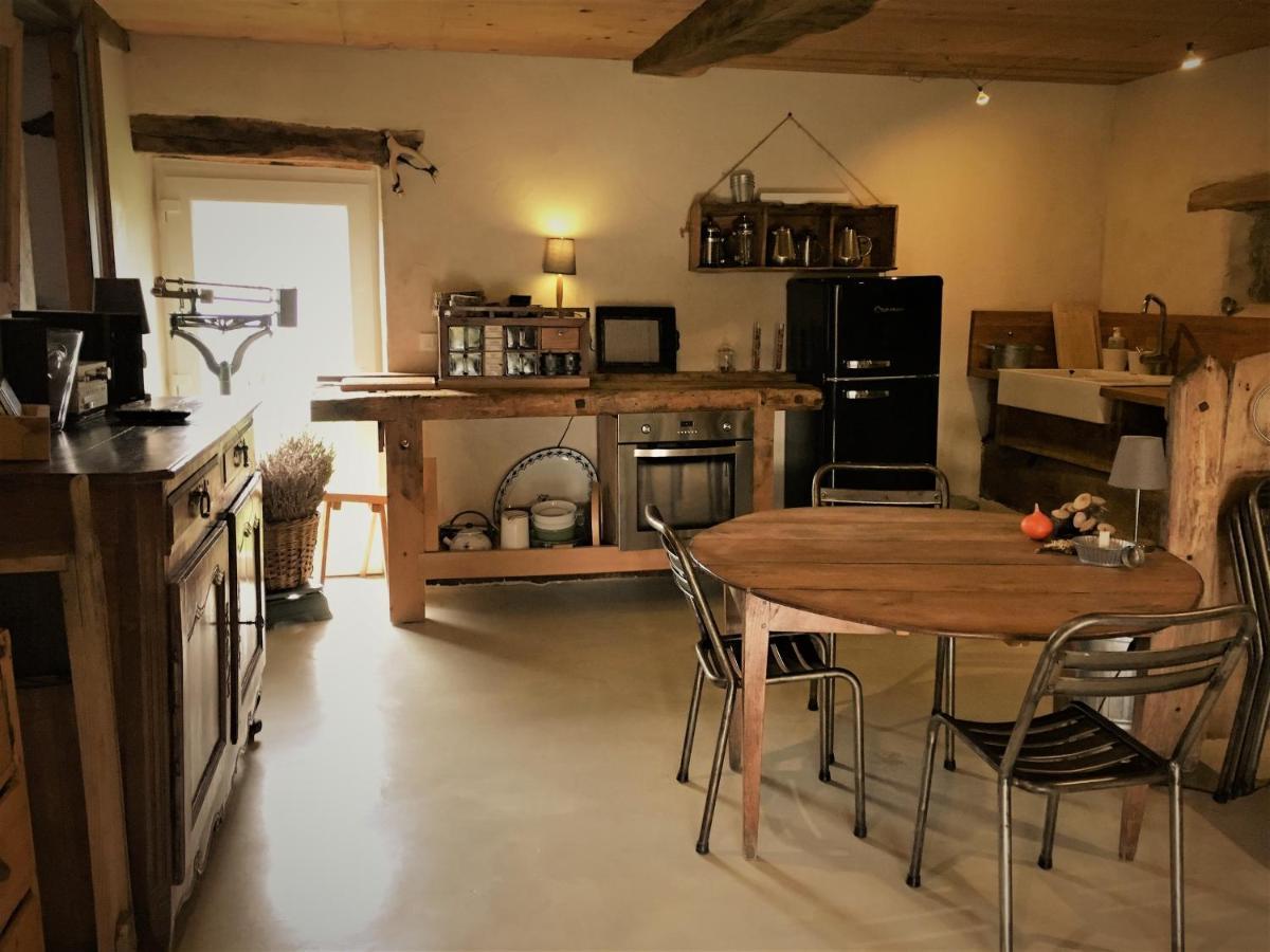 Suites De Campagne Les Eydieux, Petits Dejeuners Inclus Saint-Angel  Exterior photo