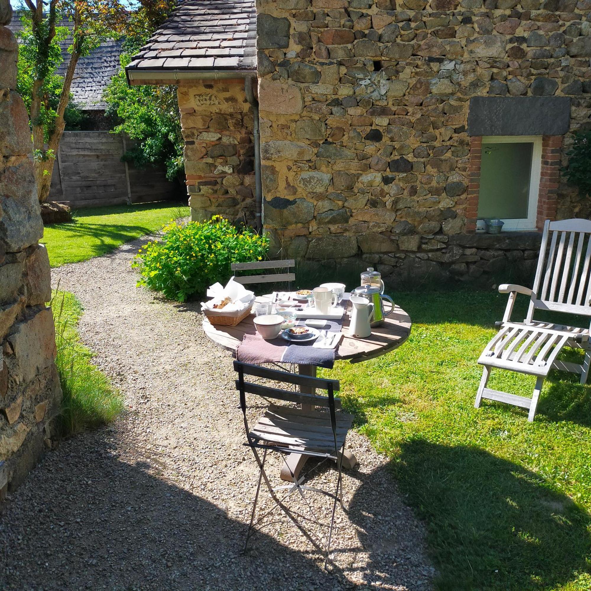 Suites De Campagne Les Eydieux, Petits Dejeuners Inclus Saint-Angel  Exterior photo
