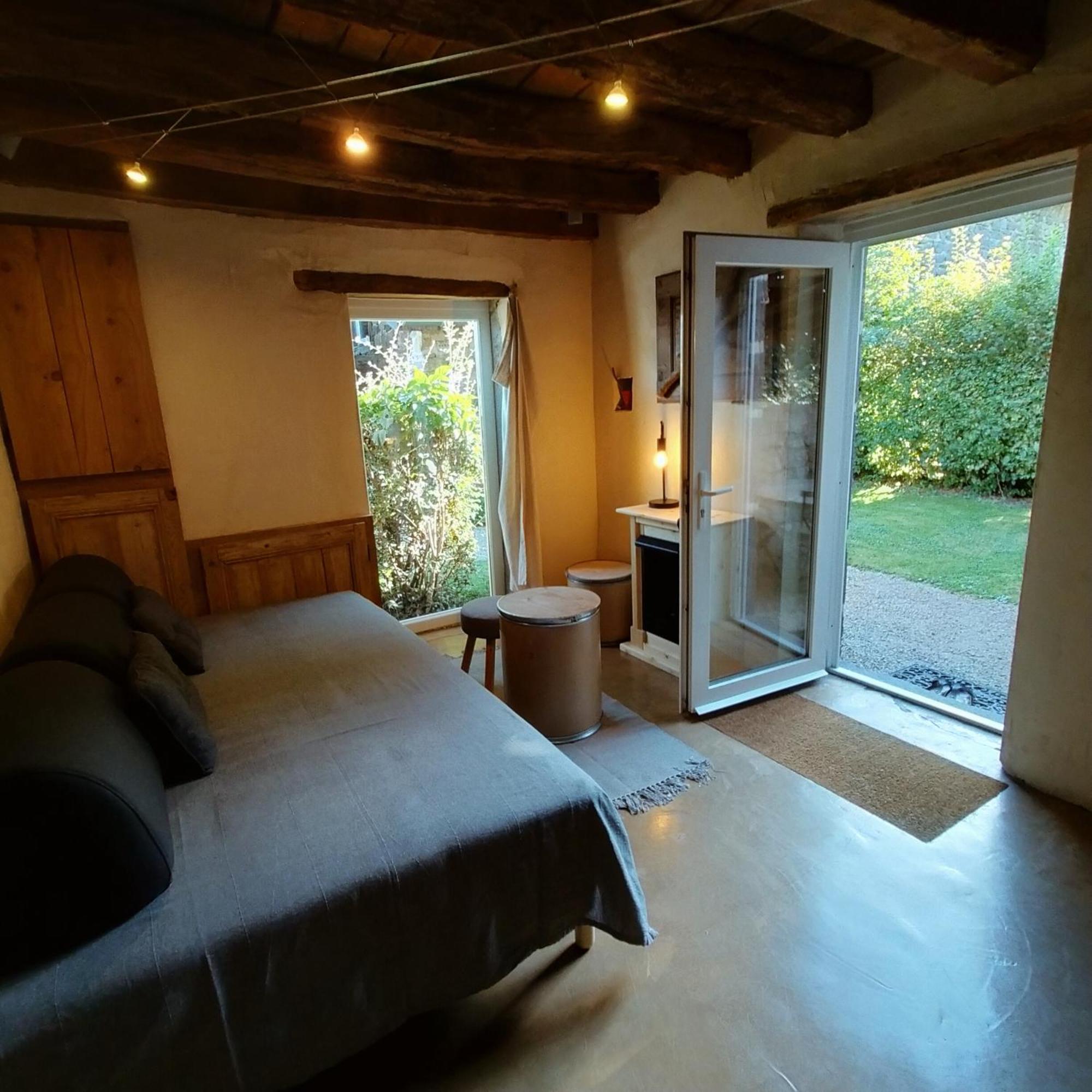 Suites De Campagne Les Eydieux, Petits Dejeuners Inclus Saint-Angel  Exterior photo